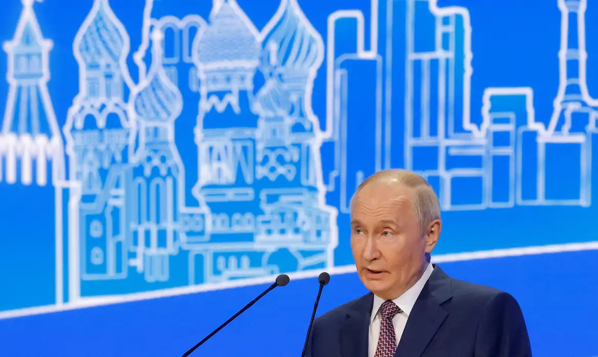 Putin e Zelenskiy apresentam propostas divergentes de cessar-fogo em meio à tensão no Leste Europeu
