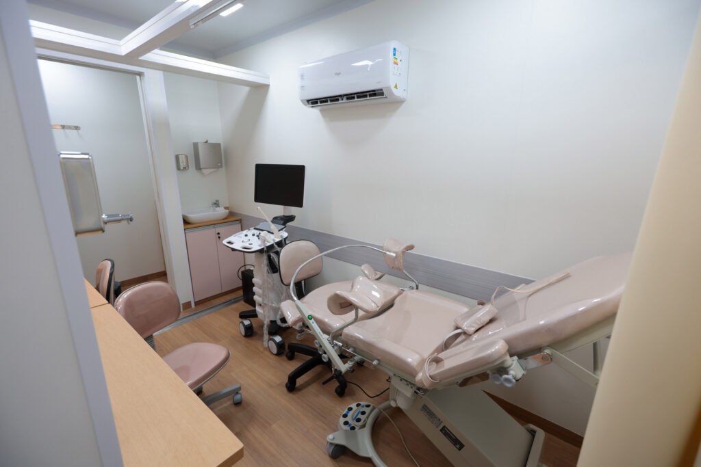 Carreta Saúde da Mulher 2026: Unidade móvel levará exames e consultas a 95 municípios do Paraná
