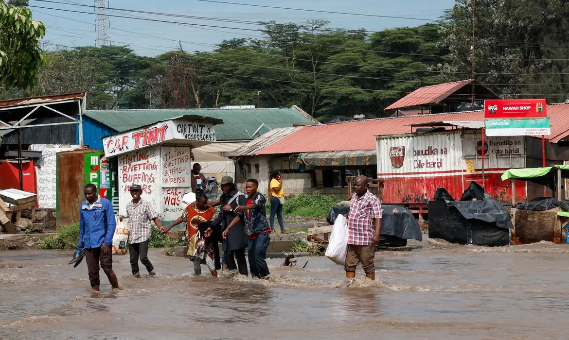 Chuvas extremas na África Oriental: Quênia registra 18 mortes após enchentes