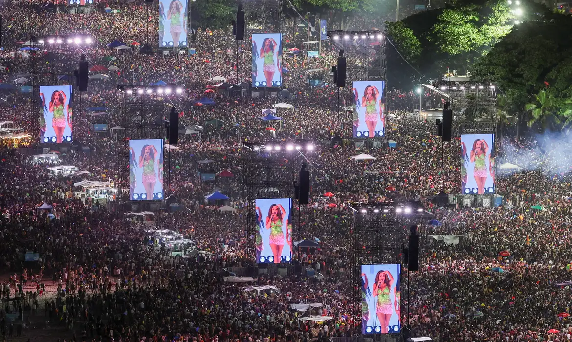 Shakira arrasta 2 milhões de pessoas em Copacabana e injeta R$ 800 milhões no Rio