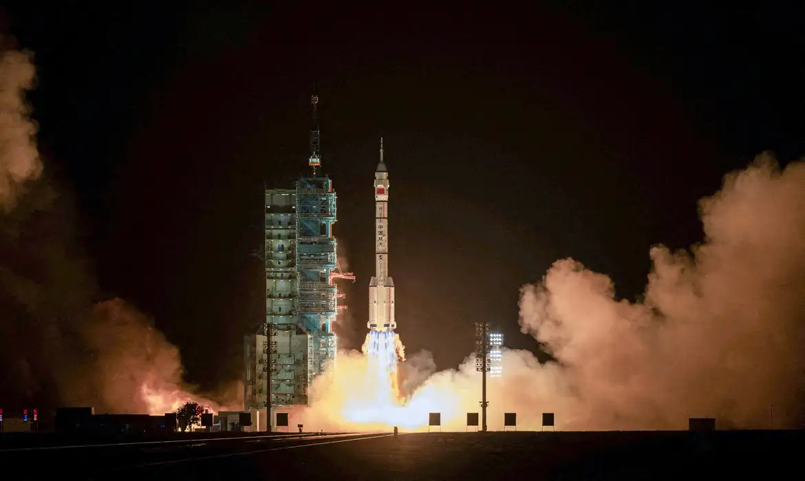 De olho em Marte: China inicia missão de um ano e testa limites humanos