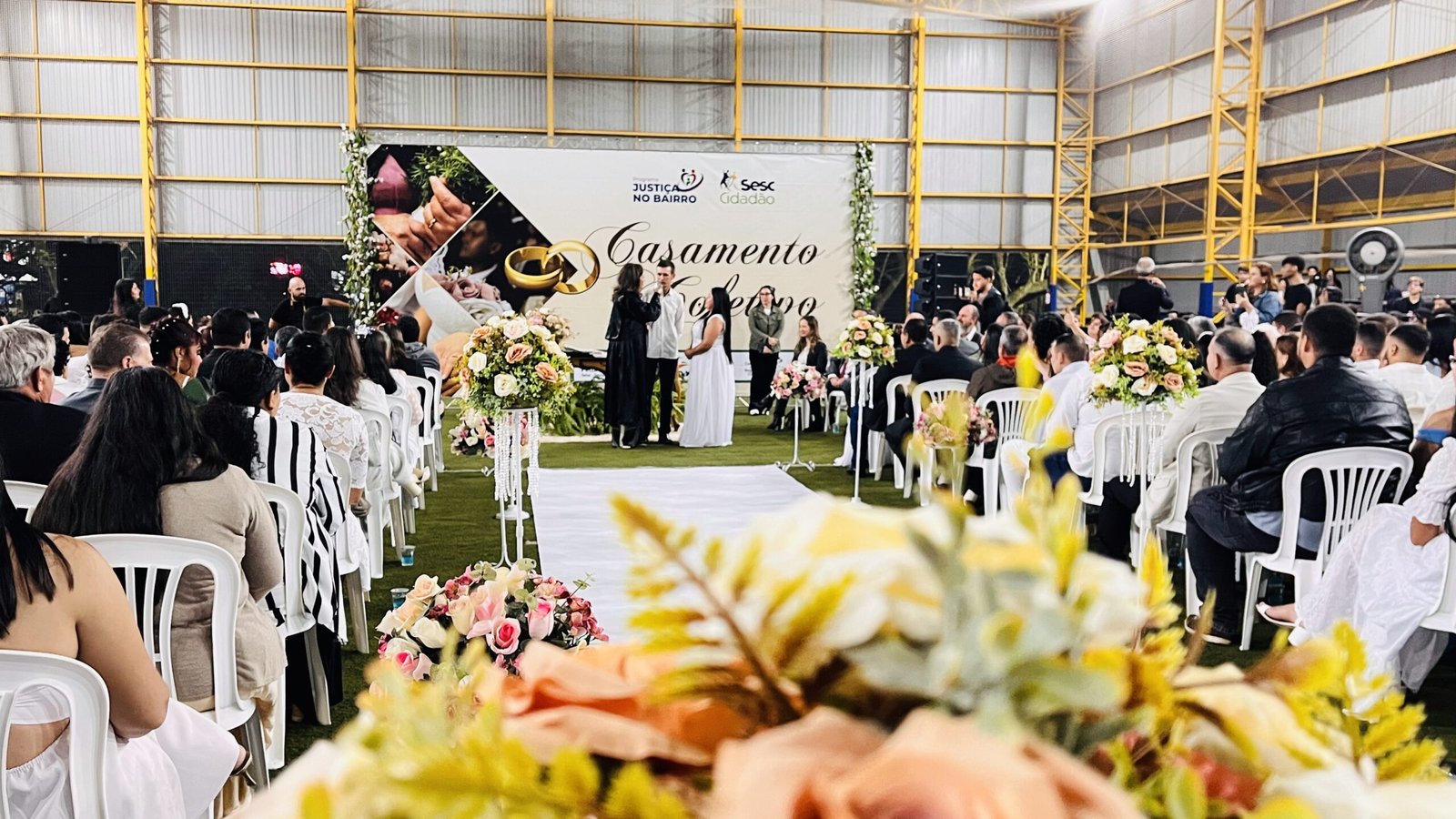 Casamento coletivo oficializa a união de 150 casais em Foz do Iguaçu e emociona a cidade