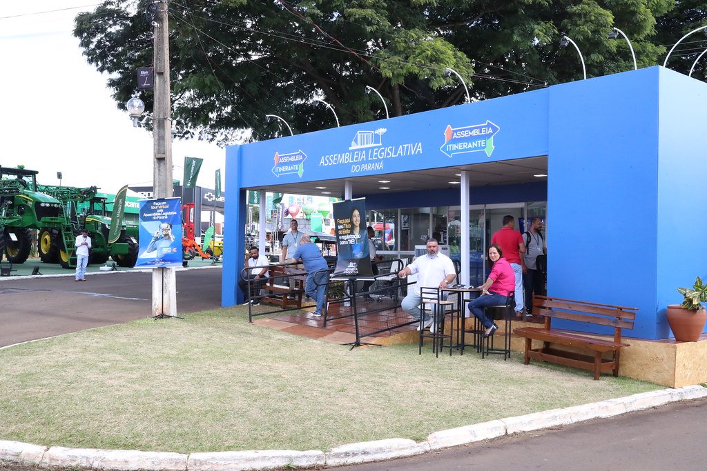 Assembleia Itinerante na Expoingá e homenagens marcam a semana do Legislativo paranaense