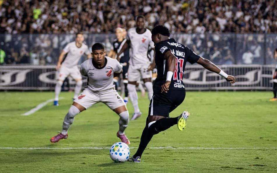 Sem Viveros, Athletico esbarra na trave e sofre derrota para o Vasco no Rio