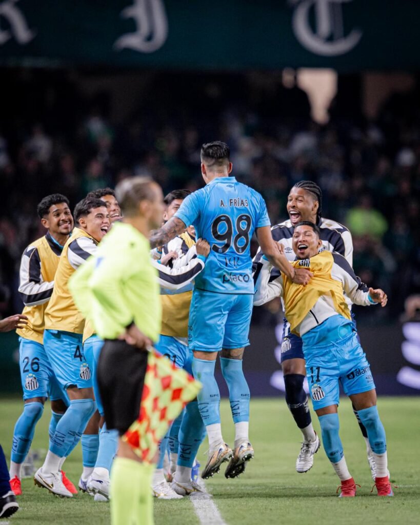 Santos esfria o Couto Pereira: Coritiba perde por 2 a 0 e deixa o torneio