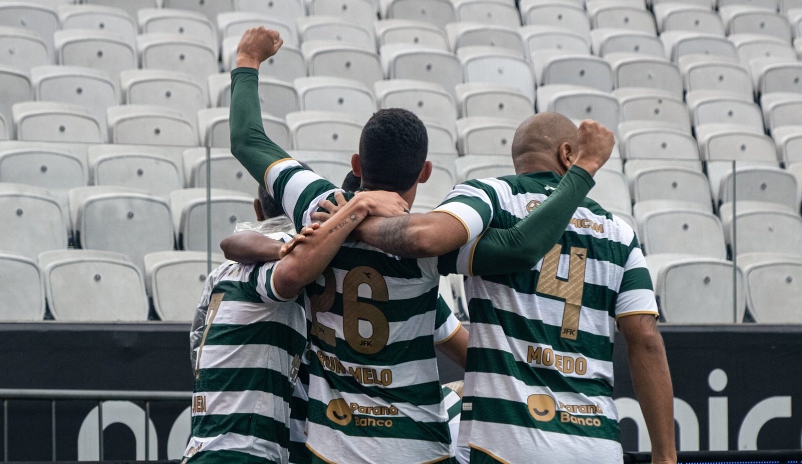 Atropelo fora de casa: vitória sobre o Santos consolida o Coritiba na parte de cima da tabela