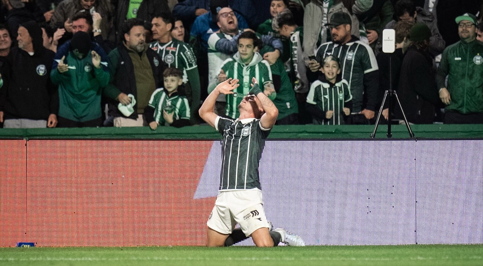 Virada espetacular: Coritiba bate o Bahia e fica a um ponto do G4 na Série A