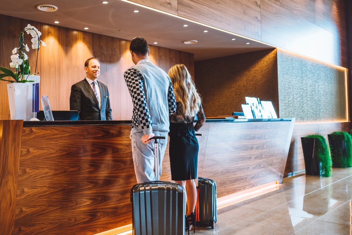 Fim da fila na recepção: como o novo check-in digital em hotéis agiliza a sua próxima viagem