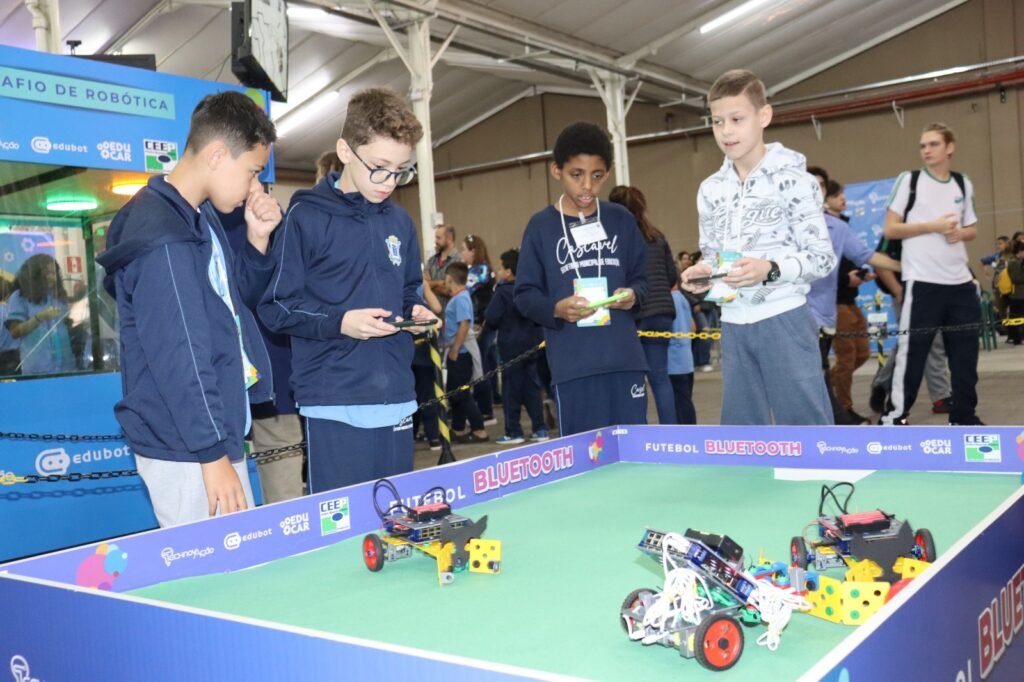 Cascavel vira polo de tecnologia com evento gratuito de robótica e palestras geek