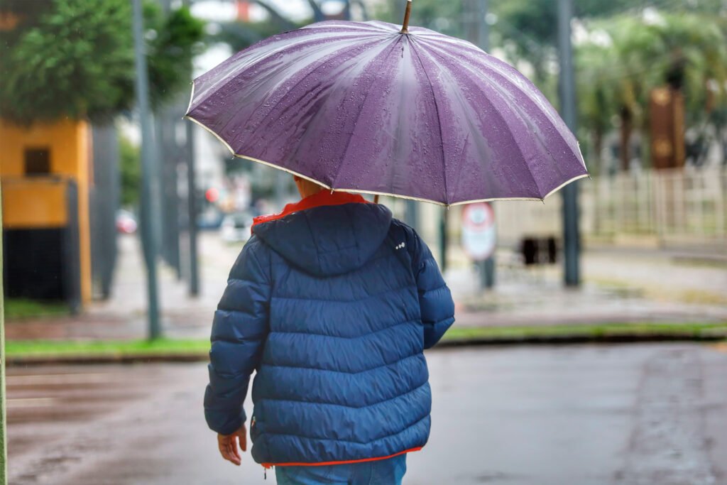 Chuva não dá trégua no Paraná e abre caminho para onda de ar gelado