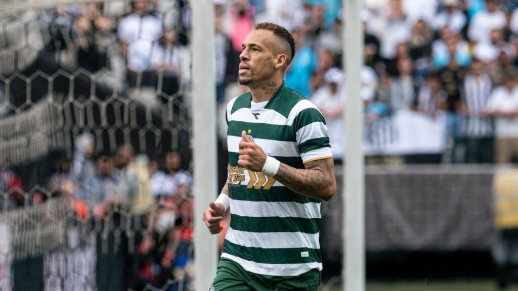 Atropelo fora de casa: vitória sobre o Santos consolida o Coritiba na parte de cima da tabela