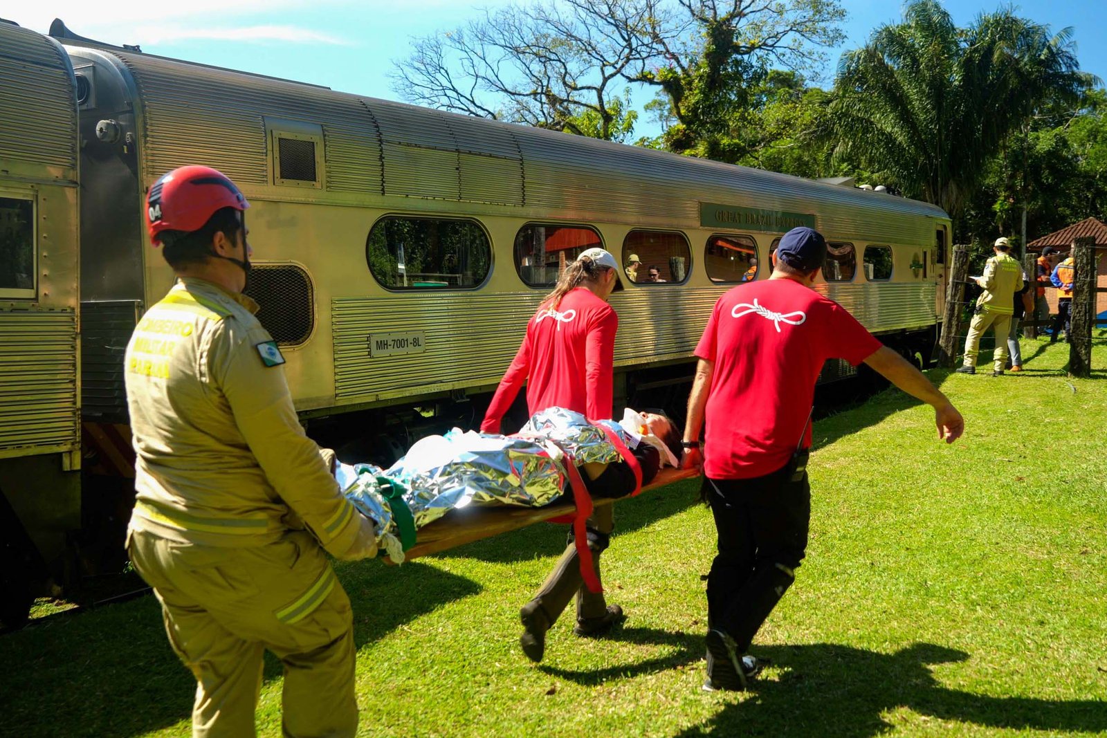 O que acontece se o trem da Serra do Mar descarrilar? Bombeiros simulam ocorrência