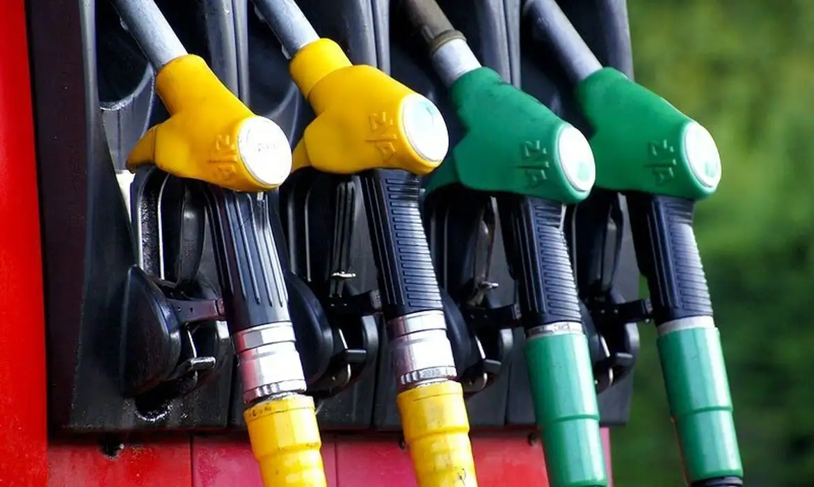 Gasolina batizada e o avanço do PCC: operação nacional desarticula fraude milionária em distribuidora do Paraná
