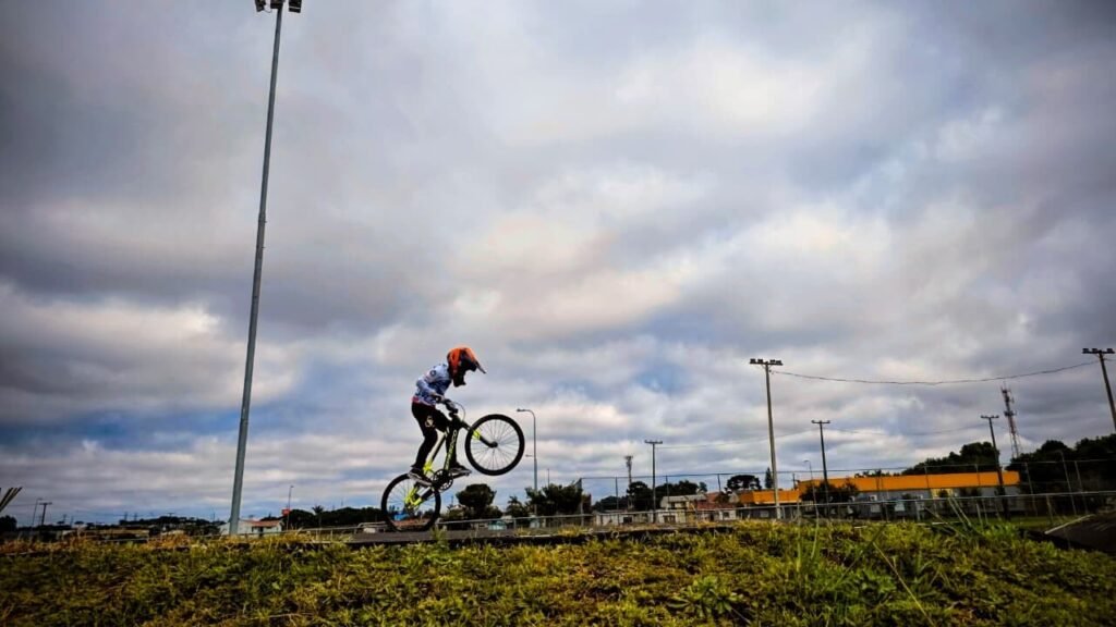 Atleta curitibano de sete anos conquista o vice-campeonato pan-americano de BMX