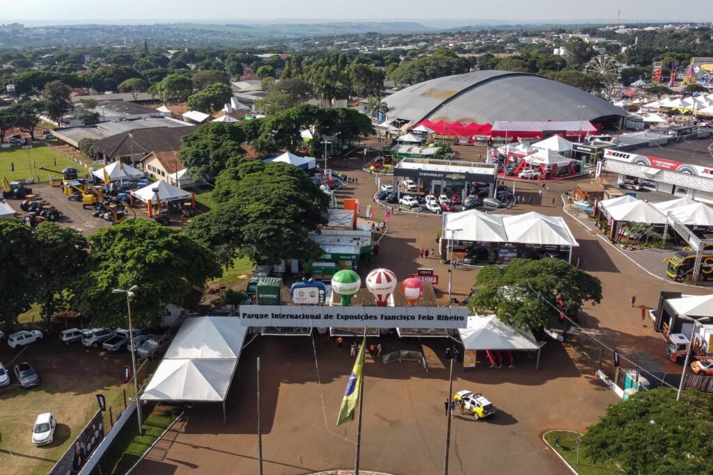 52ª Expoingá começa hoje: veja a programação de shows, ingressos e as novidades da feira em Maringá