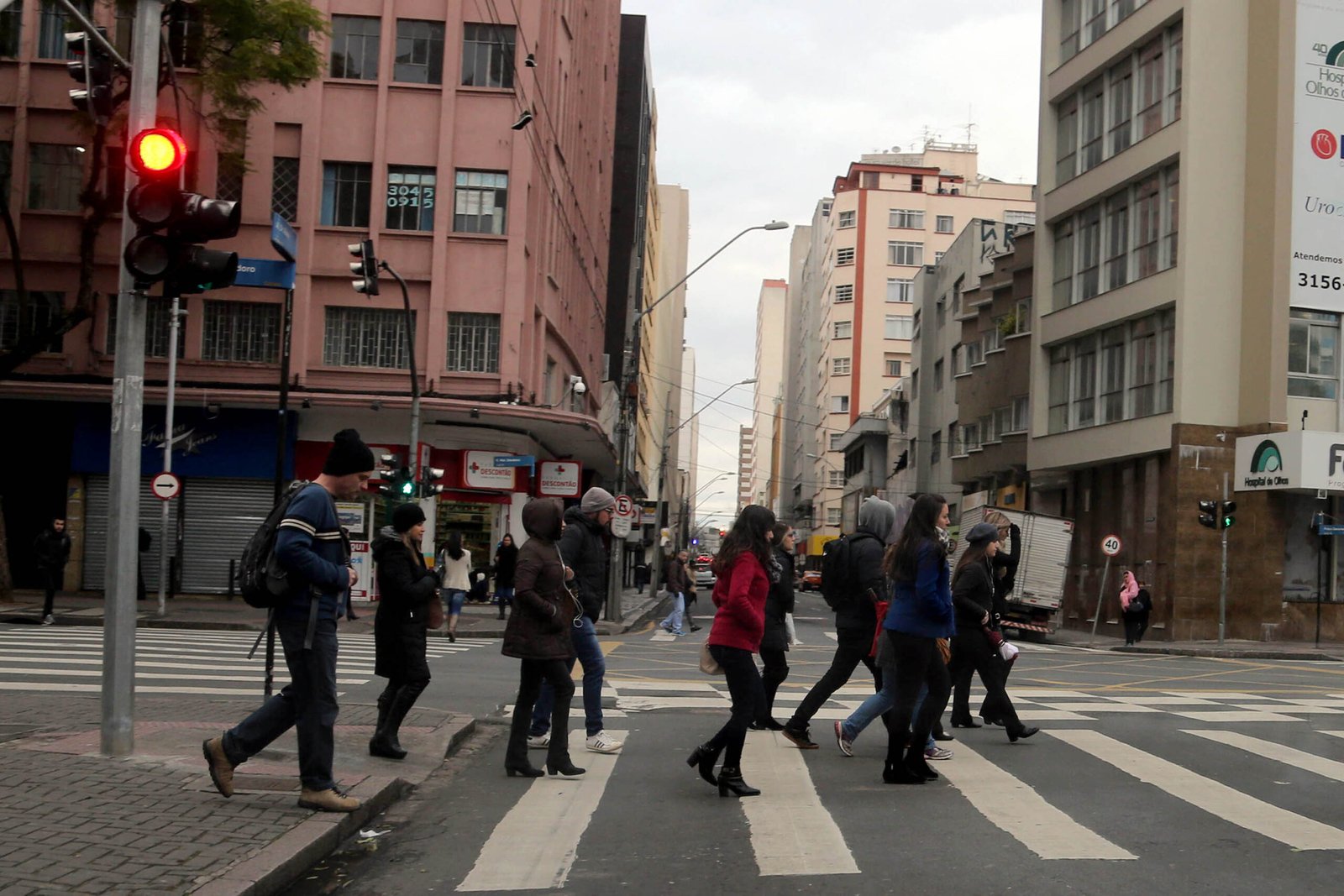 Frente fria e risco de geada mudam a rotina dos paranaenses após chuvas severas
