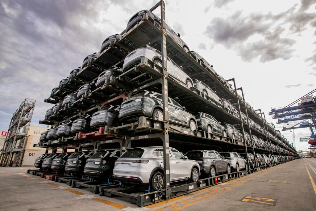 Porto de Paranaguá recebe 5 mil carros elétricos em navio da China