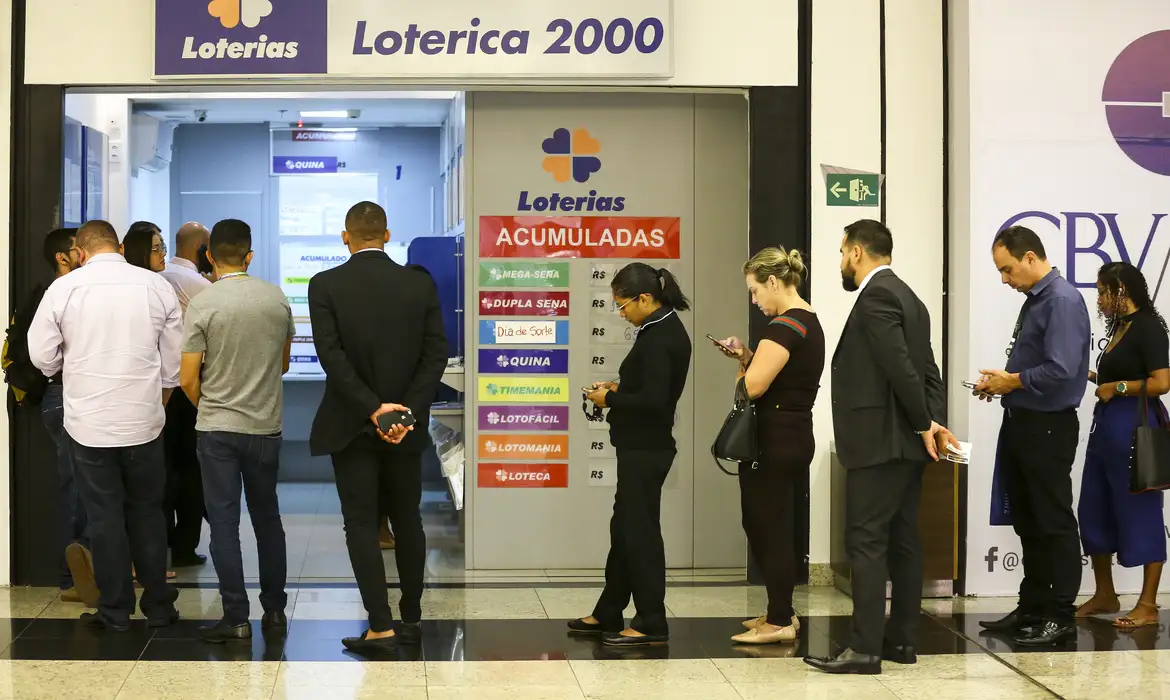 Sorteio de 30 anos da Mega-Sena pode pagar R$ 200 milhões que não acumulam; saiba como garantir sua aposta