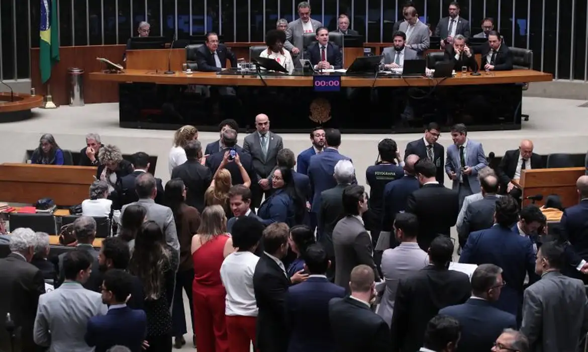 Rumo ao Senado: o que falta para a PEC do fim da escala 6x1 virar lei no Brasil