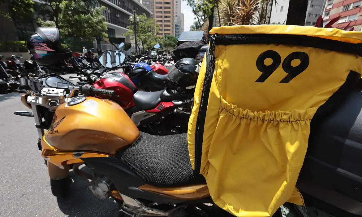 Novo sistema da 99 pode bloquear motociclistas no Paraná por manobras perigosas
