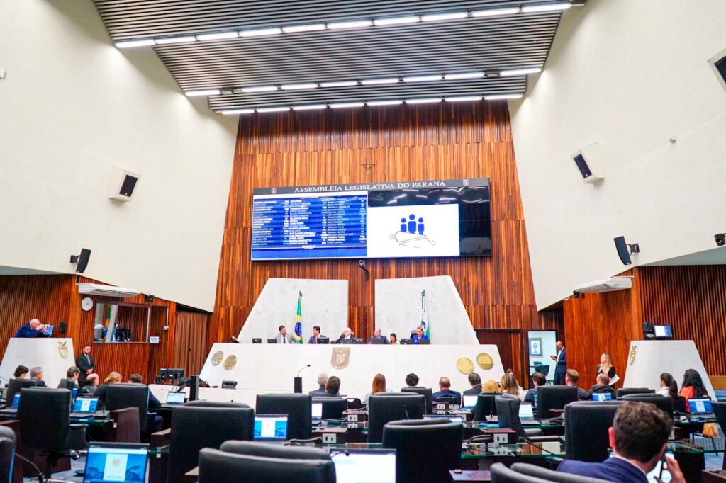Assembleia Legislativa do Paraná abre maio com debates sobre autismo, mulheres na ciência e trânsito