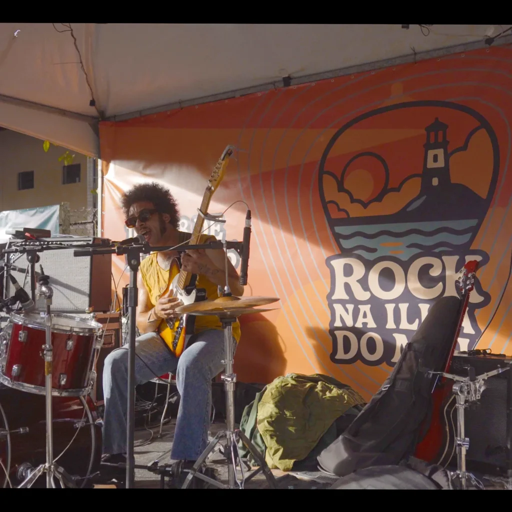 Ilha do Mel vira a "Ilha do Rock" em maio com dois festivais e shows de 50 bandas