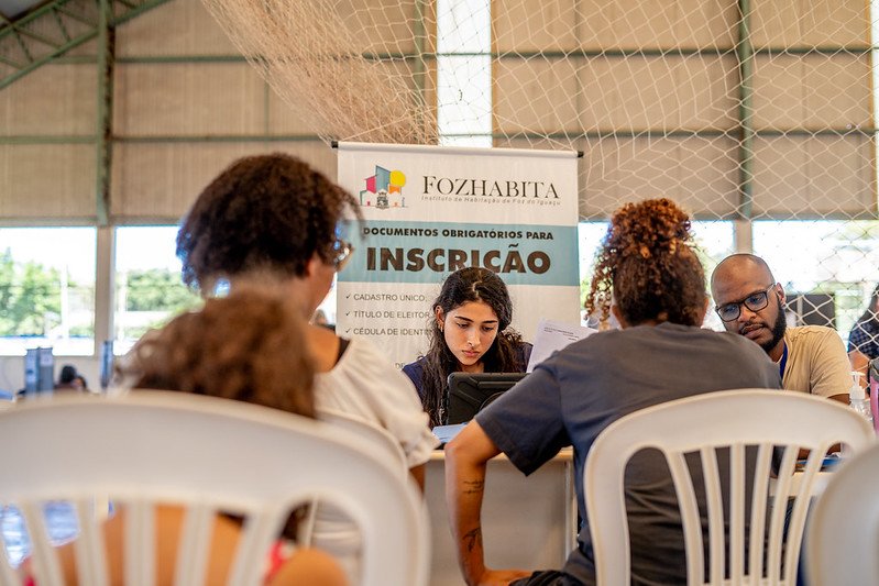 Mutirão em Foz do Iguaçu concentra serviços gratuitos para agilizar a vida do cidadão