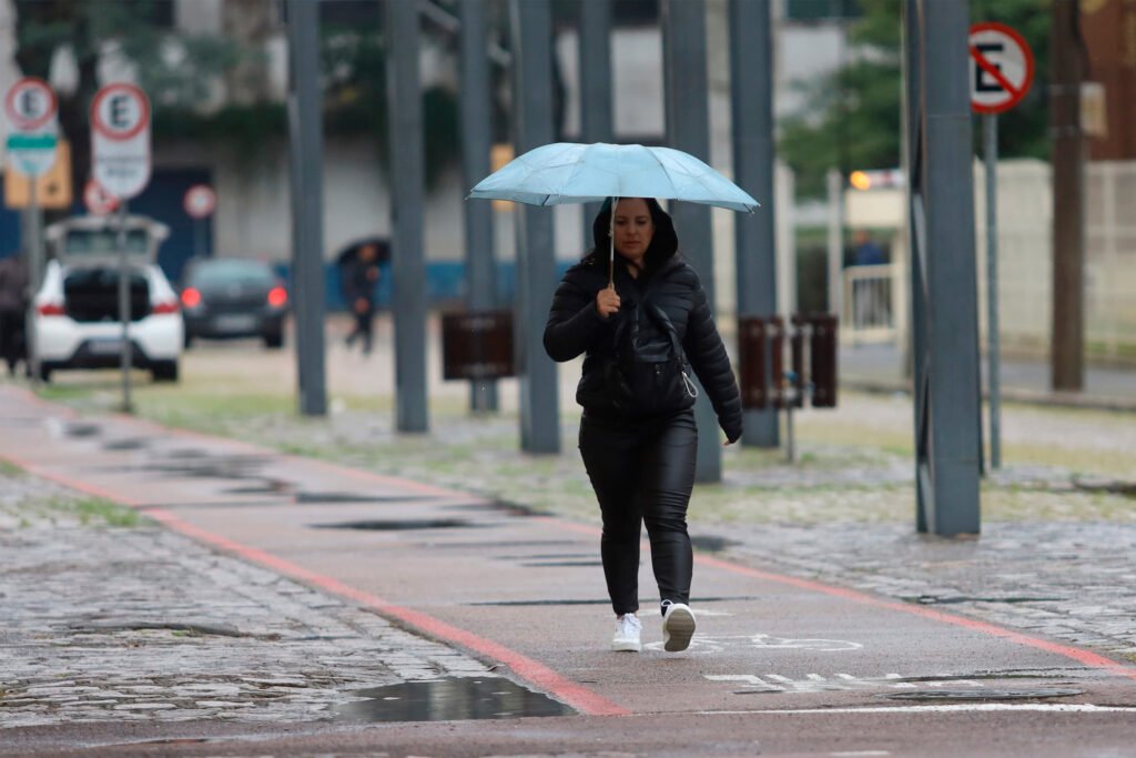 Semana de contrastes: interior do Paraná espera geadas antes do calor de 30°C