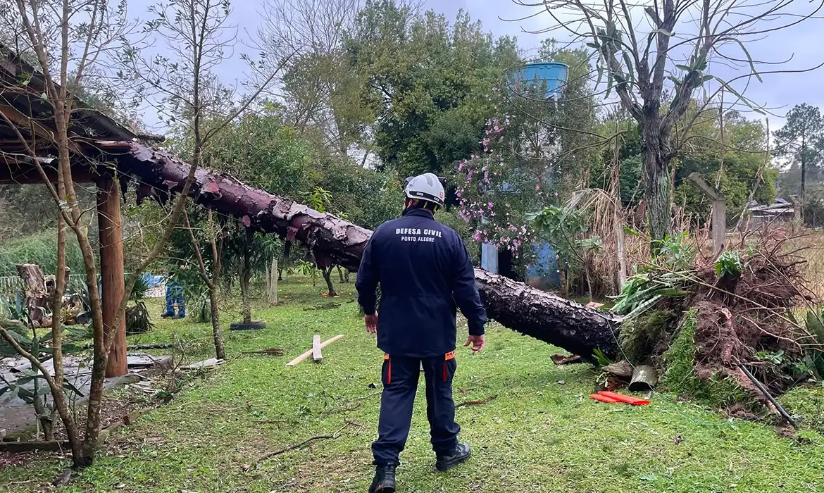 Temporal deixa 720 desabrigados e decreta nova emergência em Eldorado do Sul