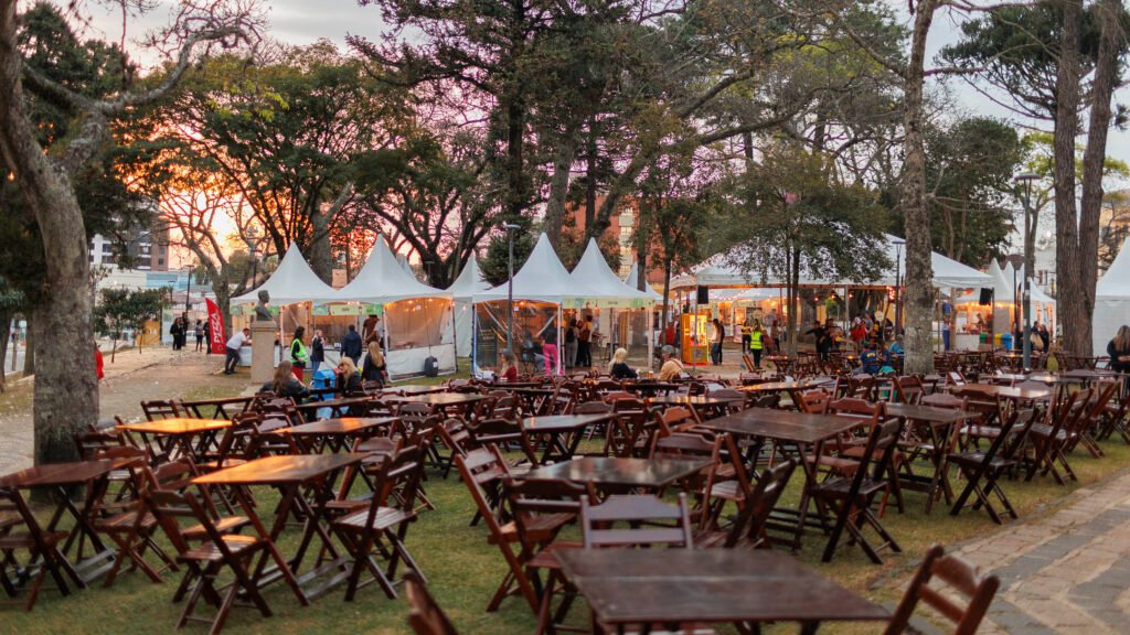 Frio, cultura e sabores: os destaques do Festival de Inverno no centro histórico de Curitiba