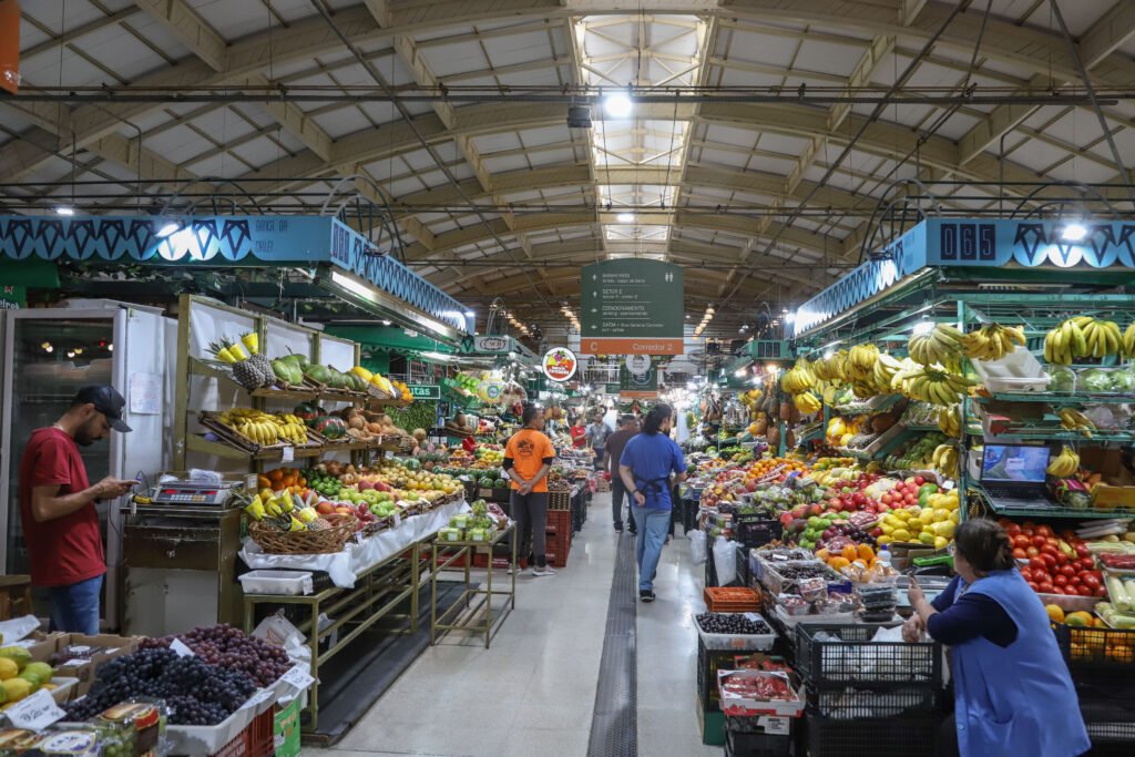 Tradição e turismo: os 68 anos de sucesso do Mercado Municipal de Curitiba