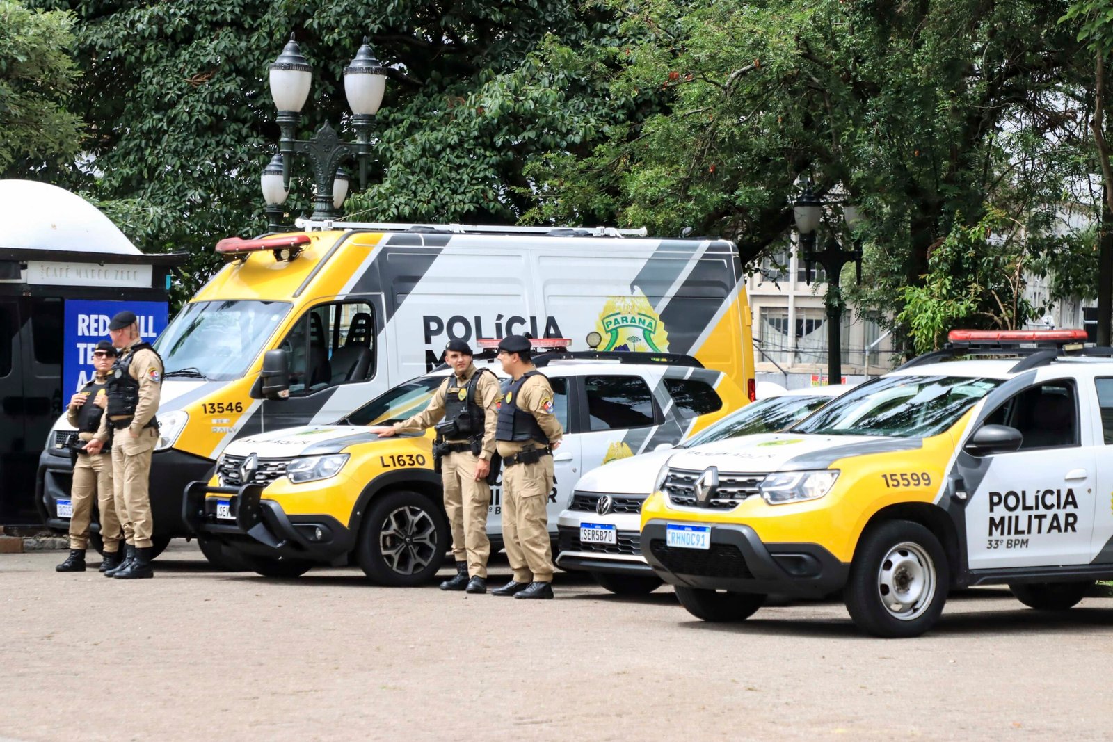 Tráfico e roubos são alvos de megaoperação da PM no coração de Curitiba