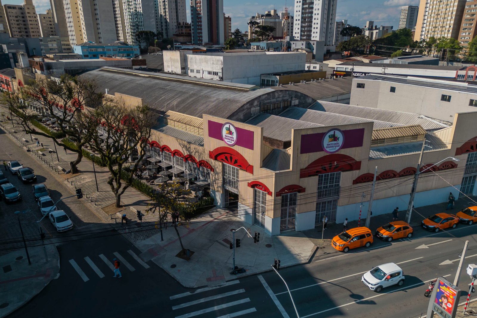 Tradição e turismo: os 68 anos de sucesso do Mercado Municipal de Curitiba