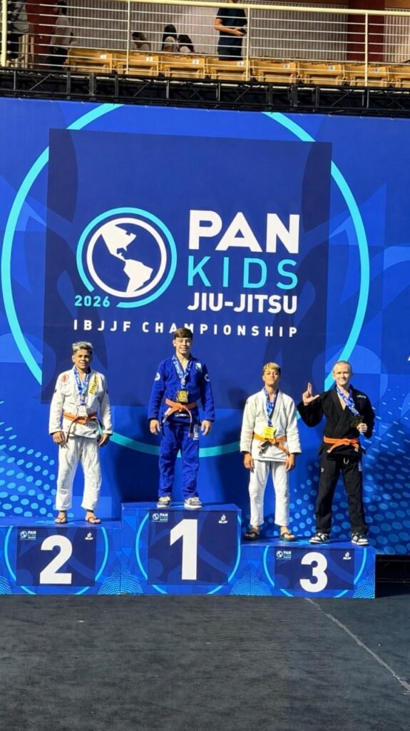 Jovem talento de Curitiba conquista prata em mundial de jiu-jítsu nos EUA