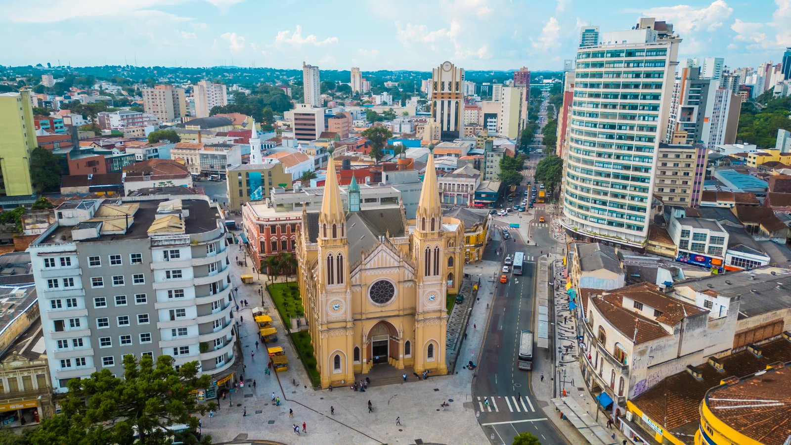 Prefeitura de Curitiba libera R$ 133 milhões em incentivos para revitalizar o centro: saiba como participar