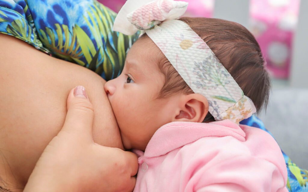 Agosto Dourado: como a rede pública de Curitiba ajuda mães a não desistirem de amamentar