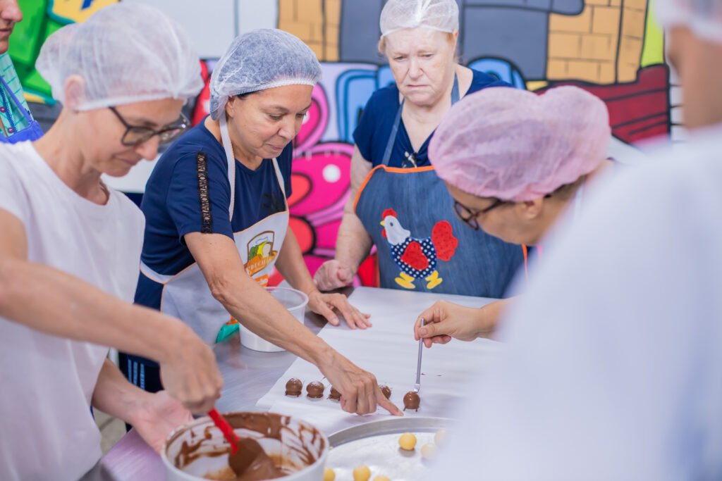 Curitiba oferece 240 vagas em cursos de culinária para geração de renda