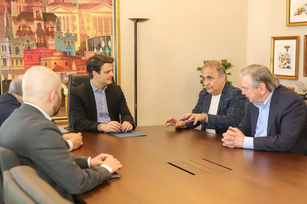 Acordo entre Curitiba e Itália projeta novos negócios e rotas internacionais
