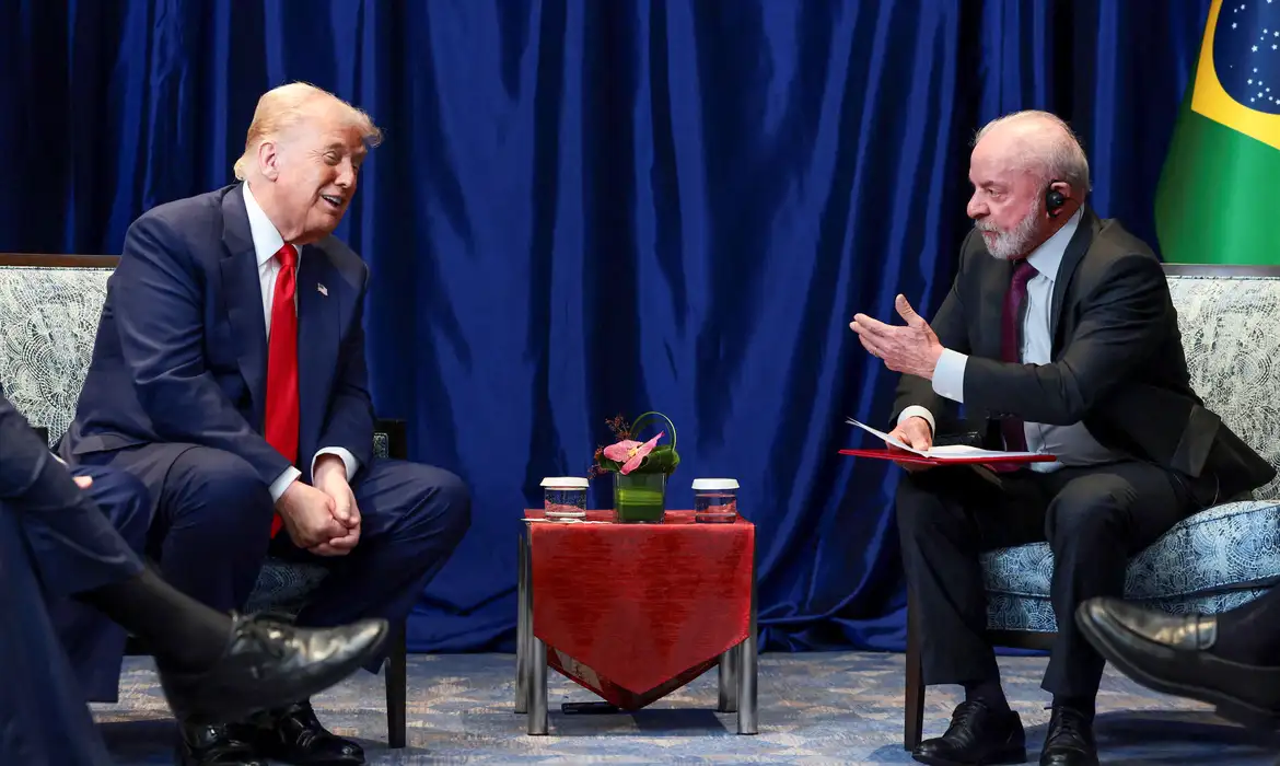Lula liga para Trump e tenta reverter tarifas contra produtos brasileiros