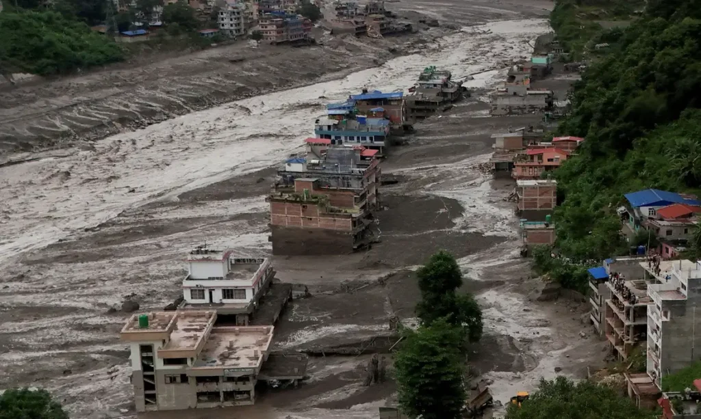 Enchente no Nepal mata 157 pessoas e deixa 384 turistas desaparecidos