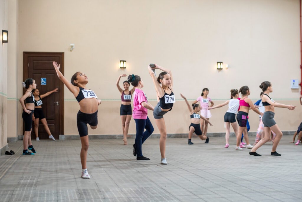 Passaporte para o balé: Bolshoi faz testes com crianças de Paranaguá