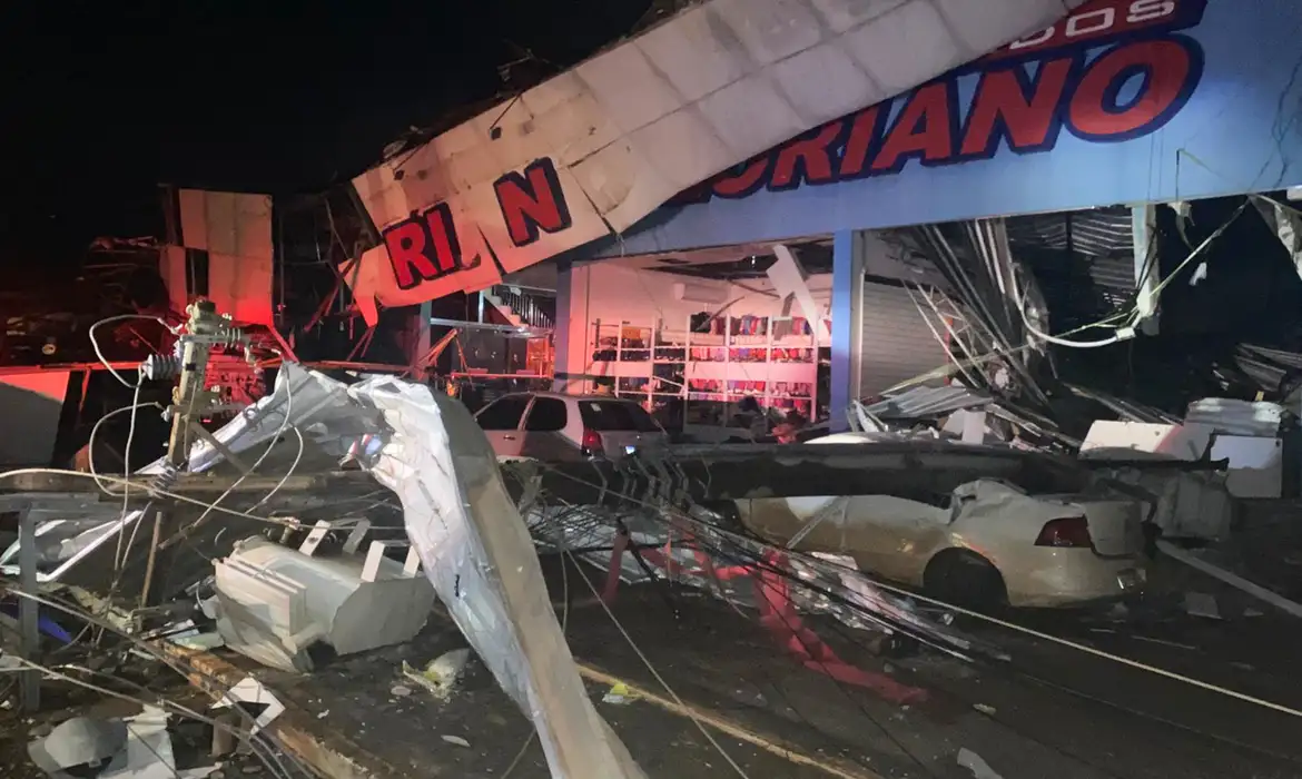 Tempestades no RS deixam mais de 2,6 mil pessoas fora de casa e acendem alerta regional