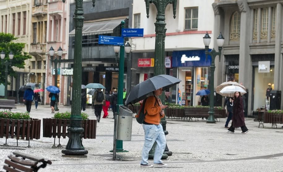 Fim de semana de Dia dos Pais terá chuvas e ventos de até 100 km/h no Paraná