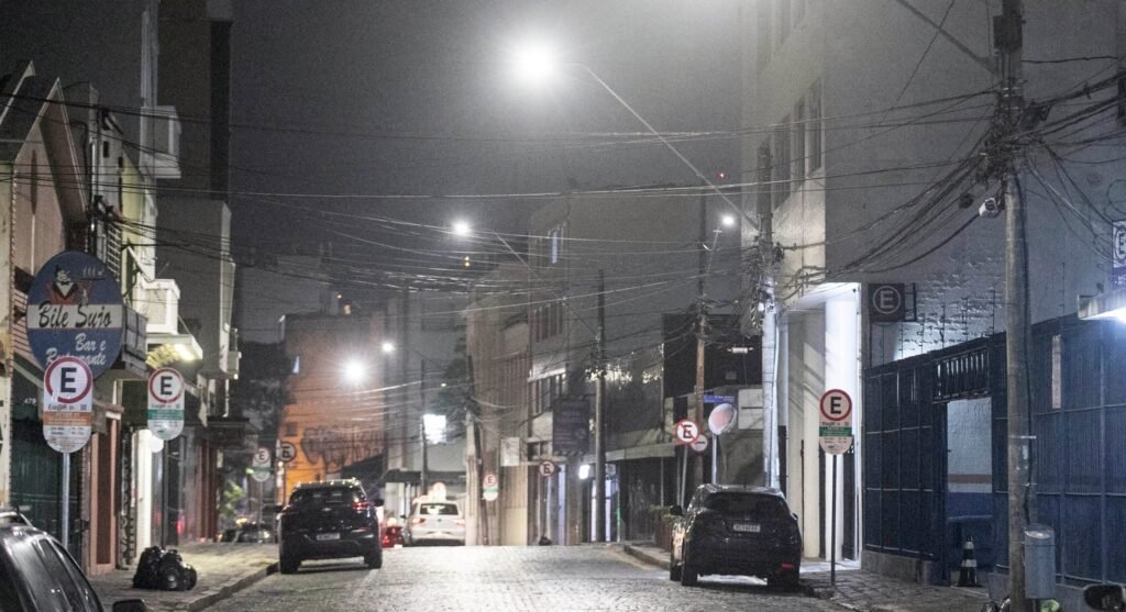 Curitiba prepara projeto de R$ 1,2 bi para aterrar fiação elétrica