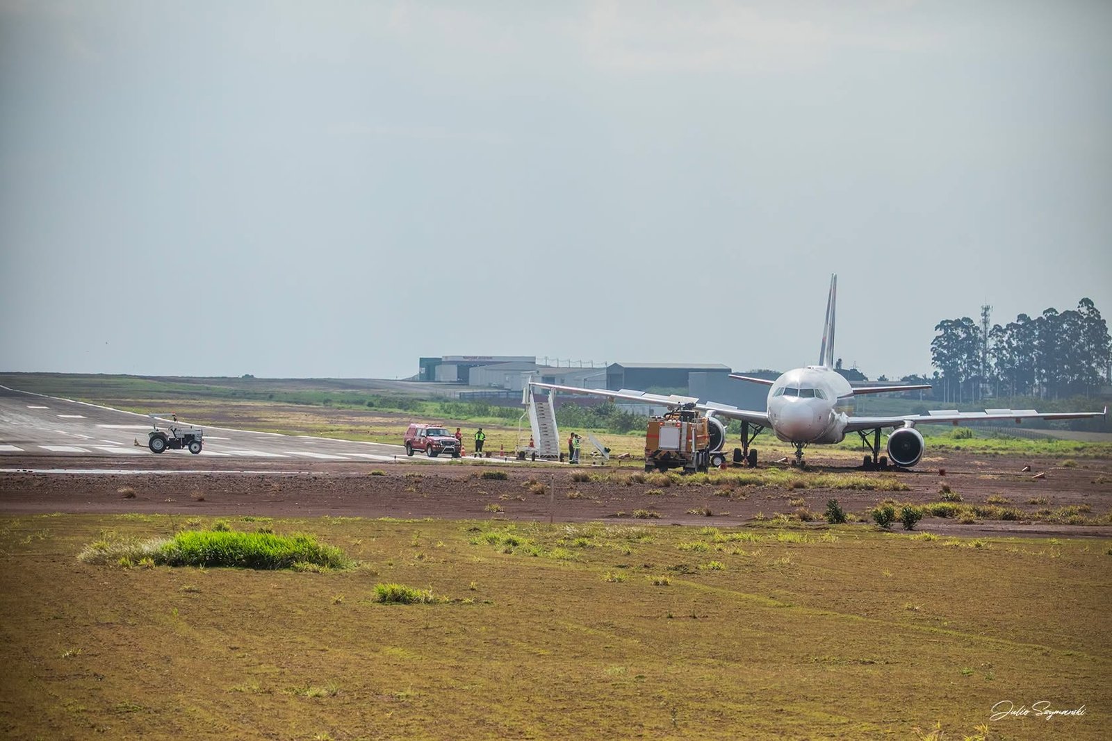 Avião atola no aeroporto de Cascavel e altera rotas para São Paulo
