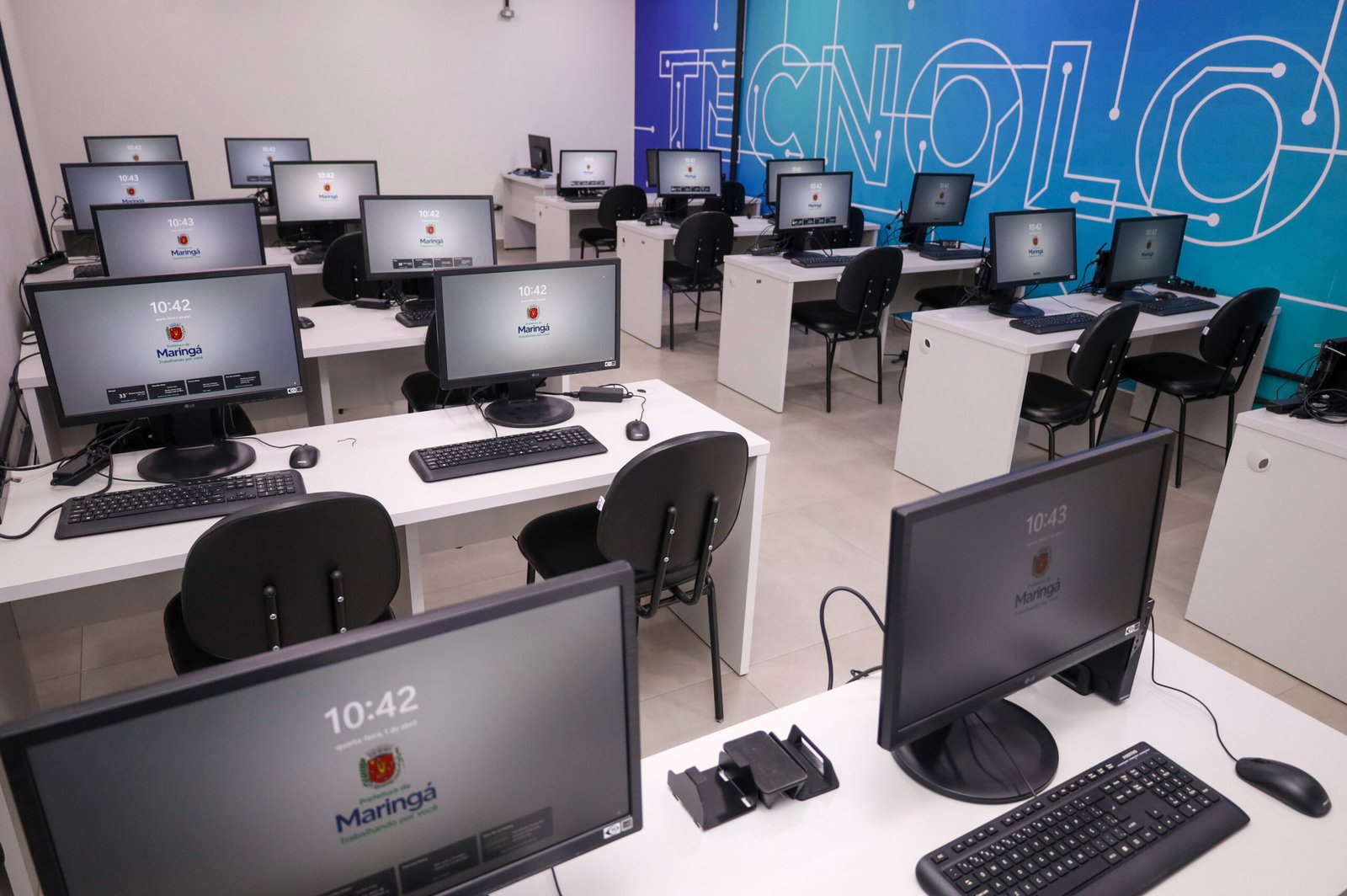 Coworking público e gratuito de Maringá atrai autônomos que buscam reduzir custos