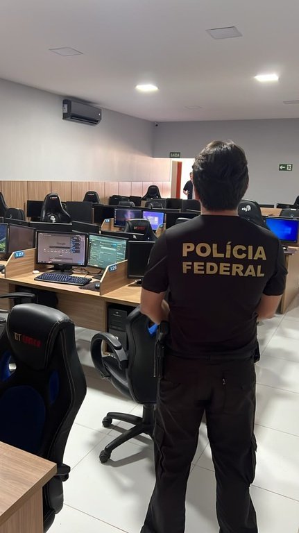 Operação Arena no Paraná: PF combate lavagem de dinheiro em bets