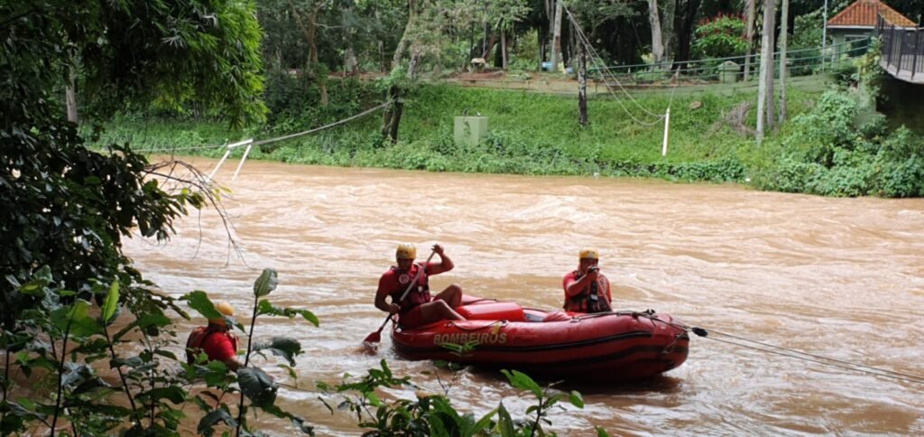 Bombeiros criam plano de ação rápida contra tempestades do El Niño no Paraná