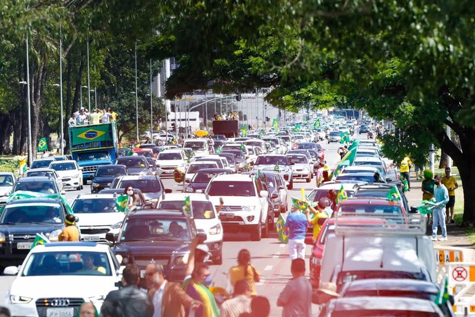 Adesivo eleitoral no carro pode fazer seguradora negar indenização nas eleições; veja o que fazer