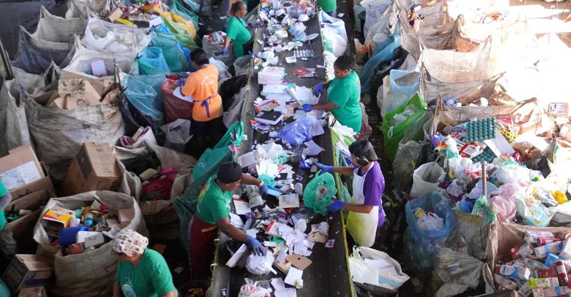 Mulheres lideram reciclagem de 800 toneladas mensais em Londrina
